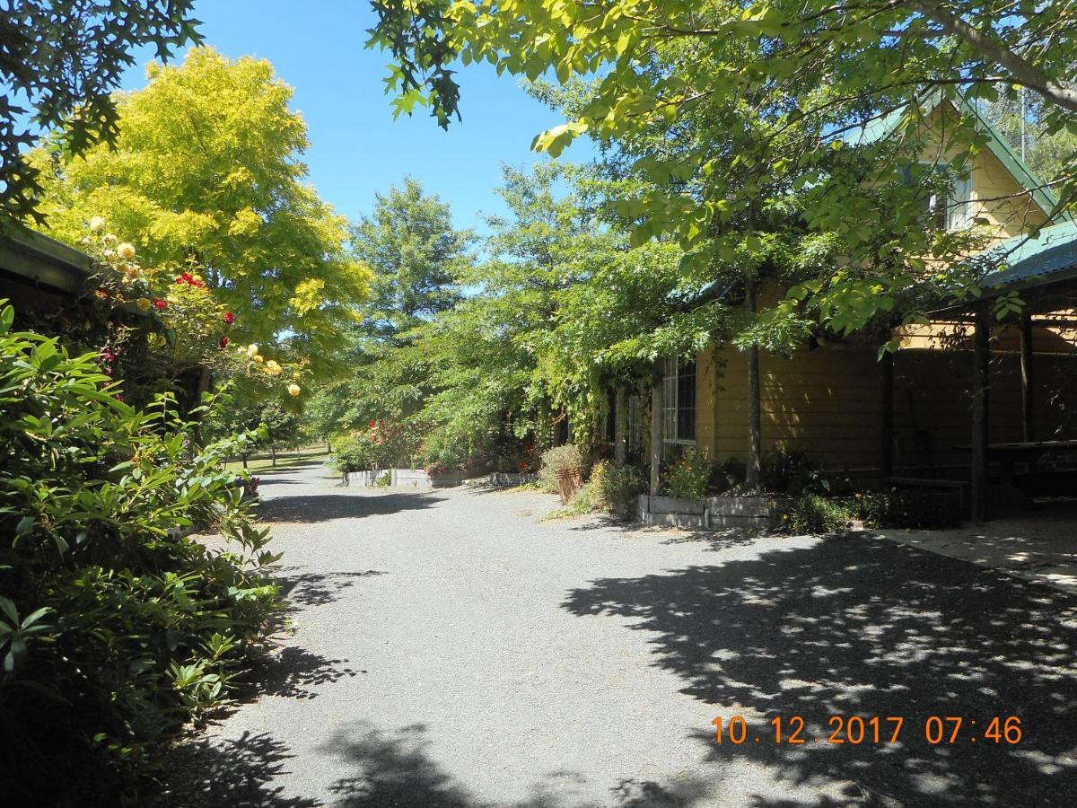 Wurrung B & B - The Cottage Woodend Bagian luar foto
