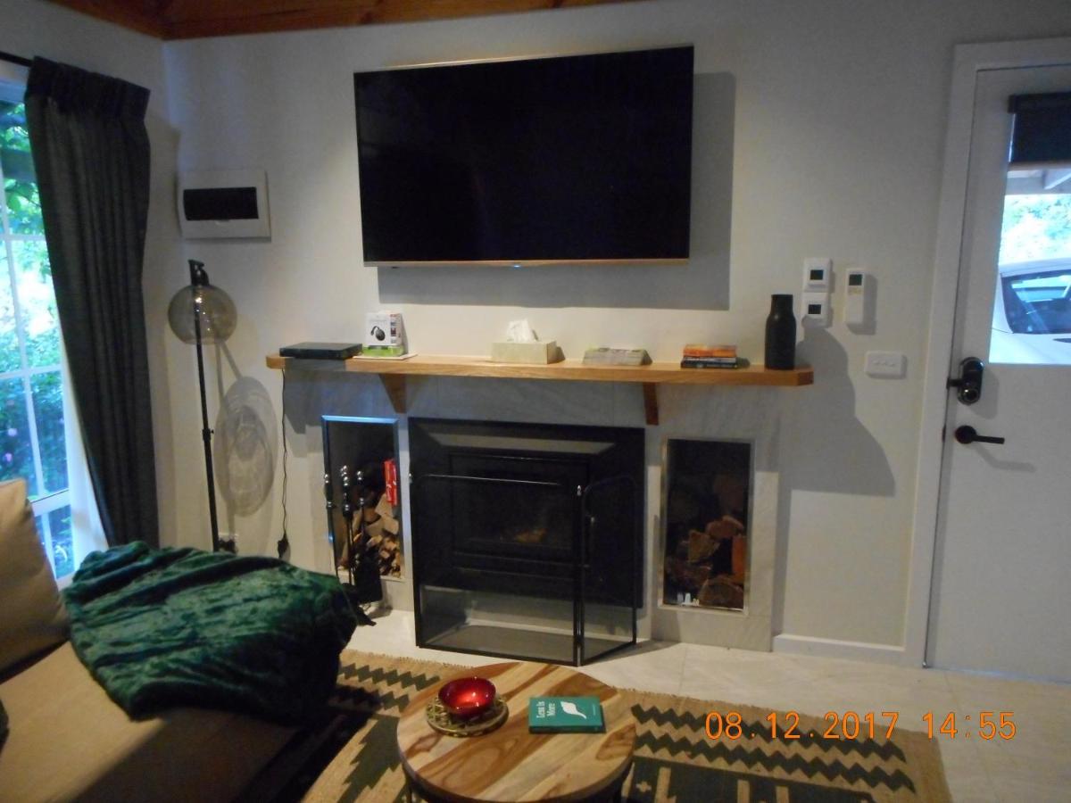 Wurrung B & B - The Cottage Woodend Bagian luar foto