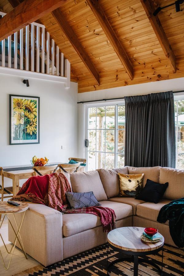 Wurrung B & B - The Cottage Woodend Bagian luar foto